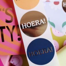 Sticker - Hoera Gekleurd