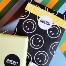 Sticker - Hoera zw/wit